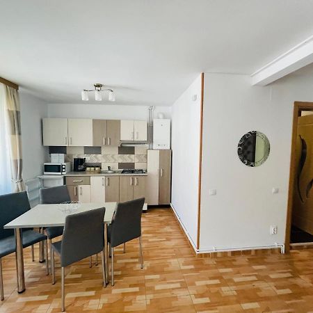 דירות בוסטאני Garsoniera Family מראה חיצוני תמונה